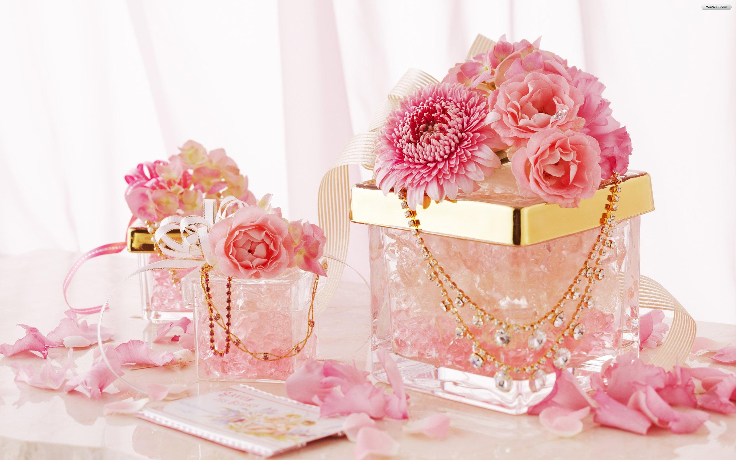 7 Gifts to Give Your Daughter on Her Wedding Day That She'll Cherish - Mom  Blog Society