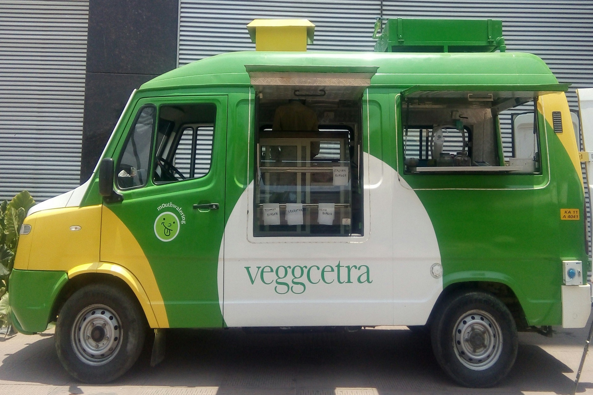 5 Bangalore Food Trucks To Drive To Right Now!