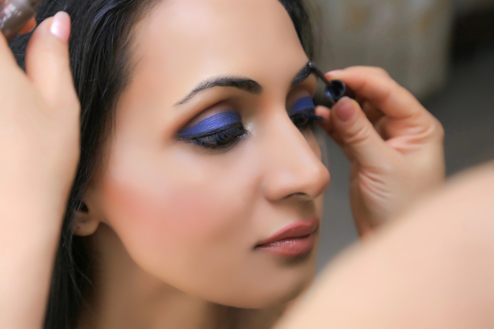 How to Rock the Blue Eyeshadow Trend
