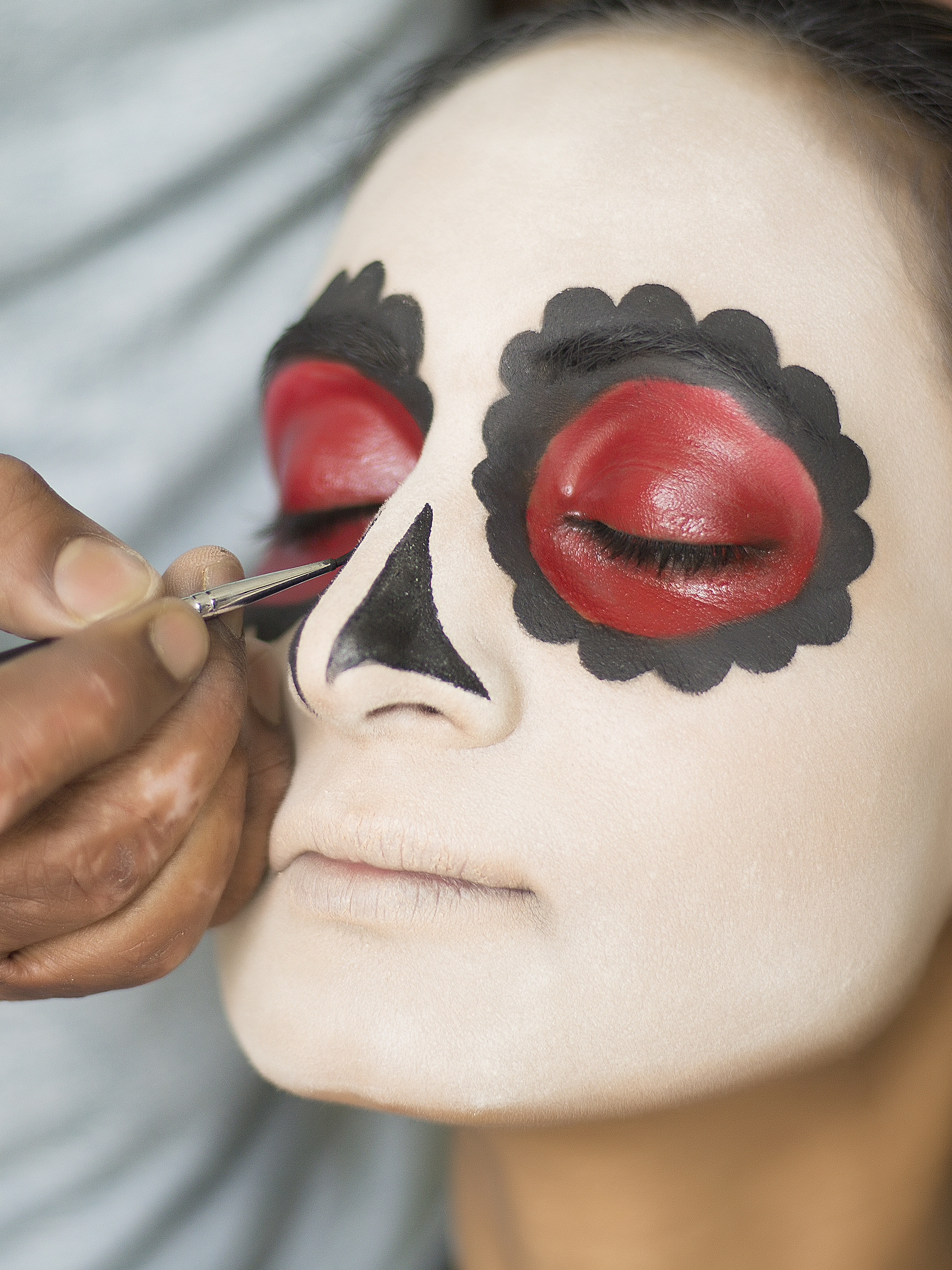 A Step-by-Step Guide to Totally Doable Glam Skeleton Halloween Makeup